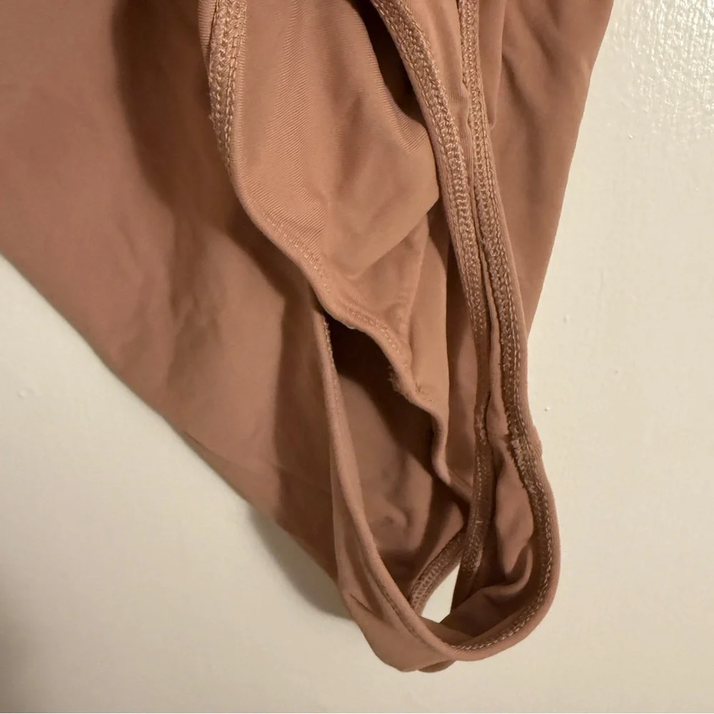 Babaton by Aritzia One Piece Tan Bodysuit Womens Large - Picture 6 of 8